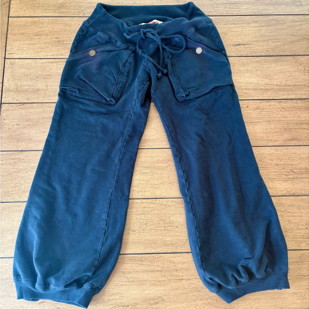 Love from Yaya Black Capri Joggers, Size 2 (Medium)